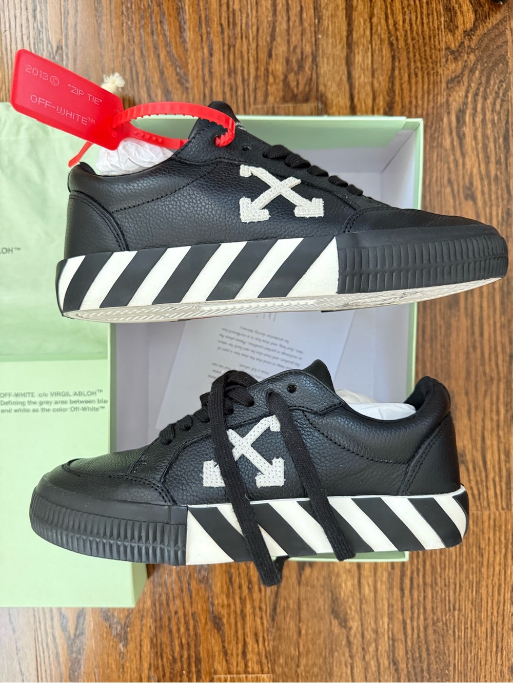 Off-White Women Black Leather Low-Top Sneakers with White Arrows